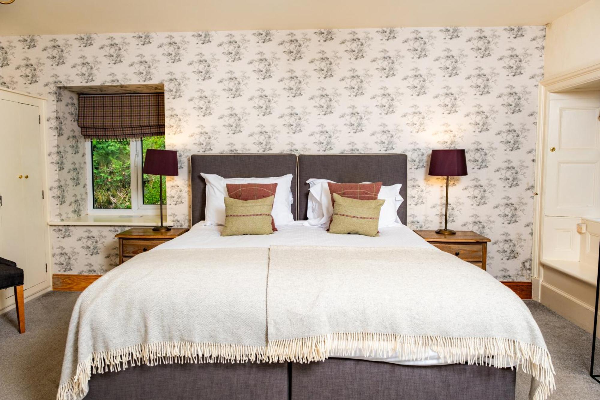Отель Ravenstone Manor 4*