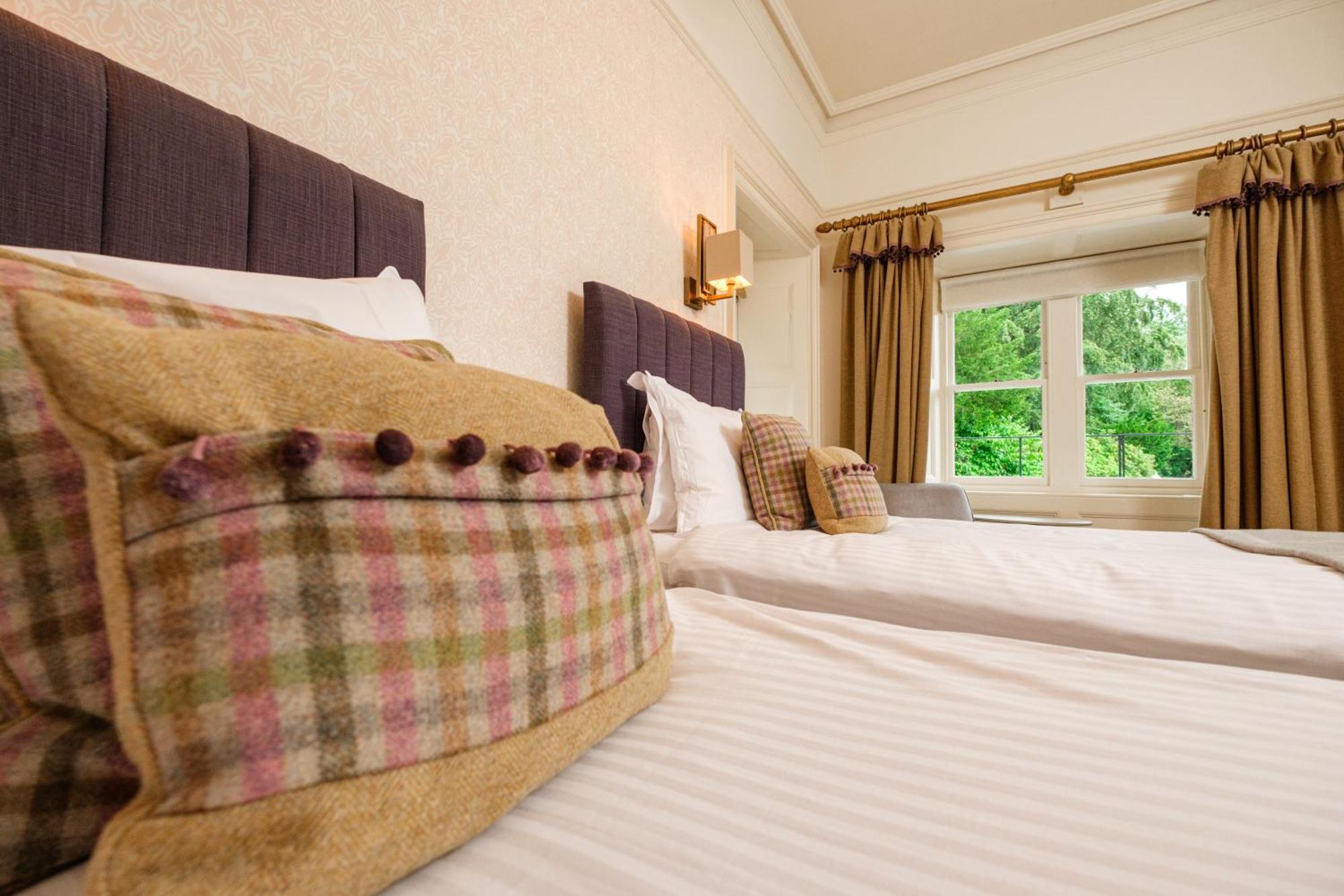 Ravenstone Manor Отель