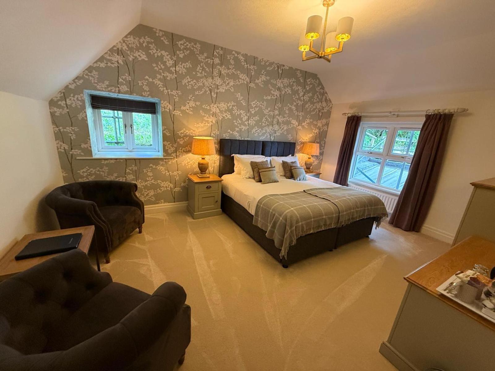 Ravenstone Manor Отель